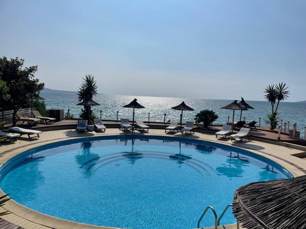 B&G Holiday Sarandë Exterior foto